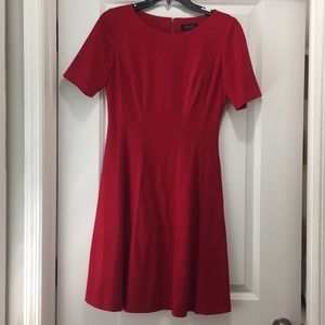 Tahari Size 2 Flattering Red Dress
